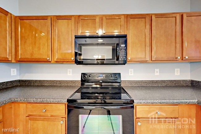 Building Photo - 956 Willow Creek Dr