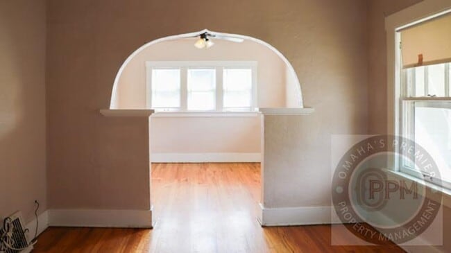 Building Photo - Comfortable 1 Bedroom/1 Bathroom/Aksarben-Elmwood Park| $300 off Dep