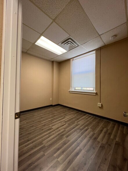 Building Photo - 705 1st Ave N