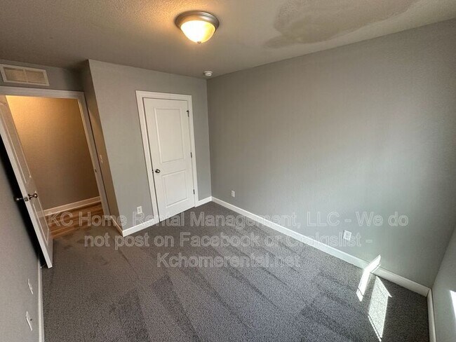 Building Photo - 10536 Kane Dr