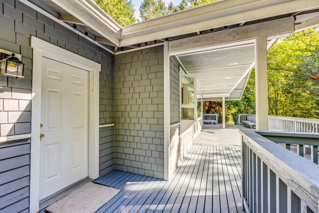 Building Photo - 4+ Bedroom Home - Surrounded by Nature, ne...