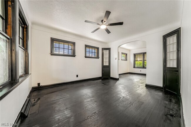 Building Photo - 3995 E 154th St