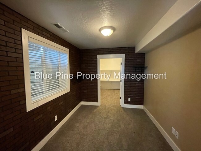 Building Photo - 3930 E Vision Dr