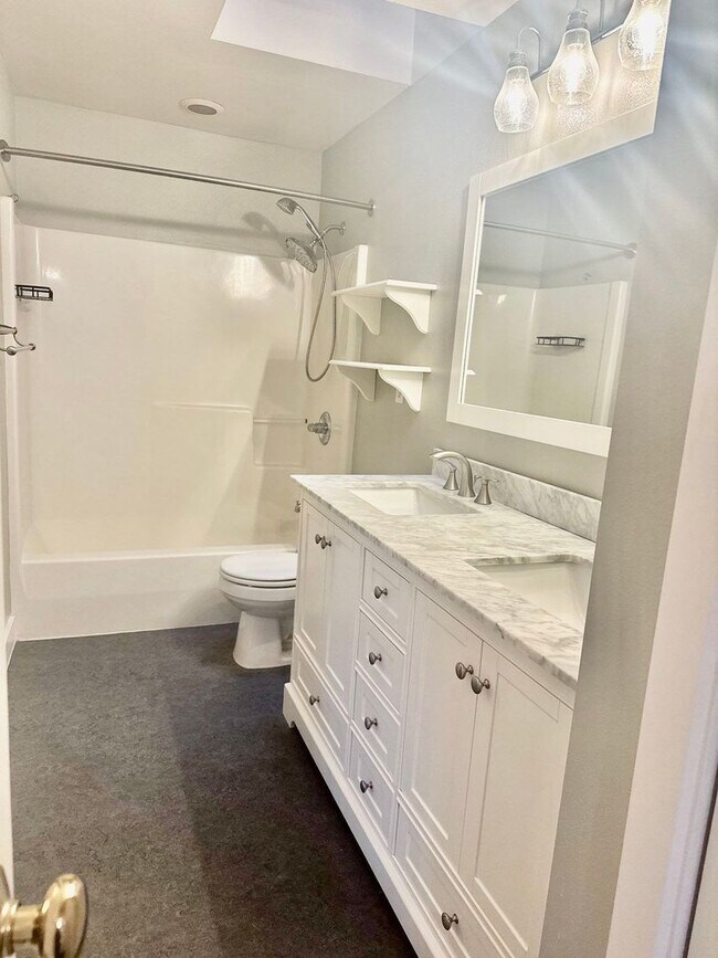 Building Photo - Spacious 2-Bed Townhouse in Seattle’s Greenwood / Phinney Area