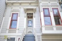 Building Photo - Location!! Charming 3 BR | 1.5 BA in the H...