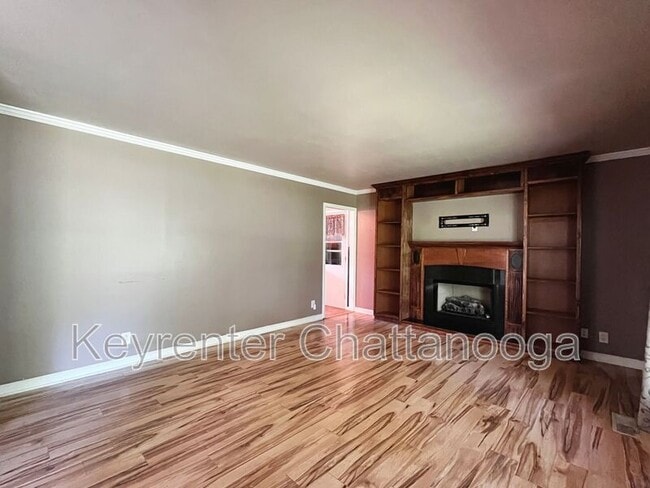 Building Photo - 1635 Green Hills Dr