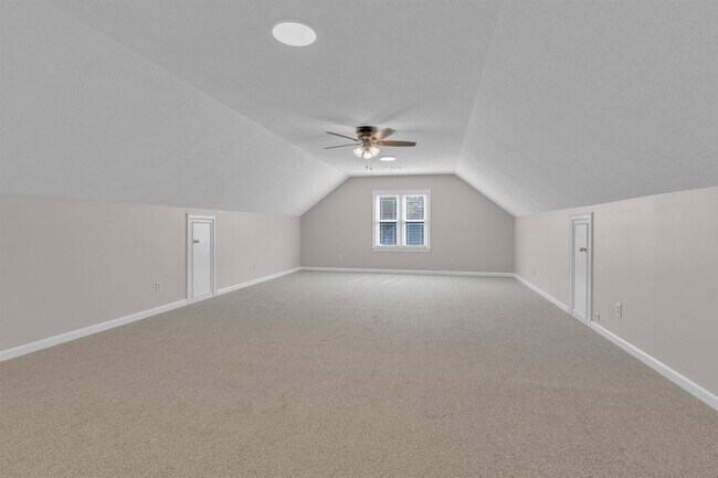 Building Photo - 636 N Fox Chase Cove