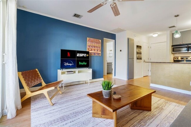 Building Photo - 1422 Collier St