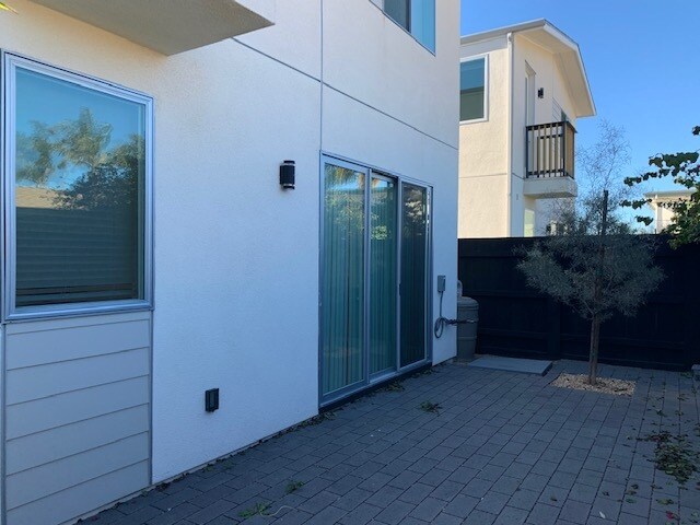 Building Photo - 1166 Holly Ave