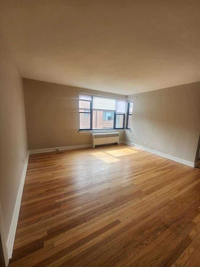 Building Photo - 7381 N Winchester Ave