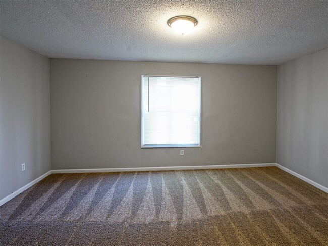 Building Photo - Newly renovated 4 bed, 2 bath home near Germantown with easy access to 385.