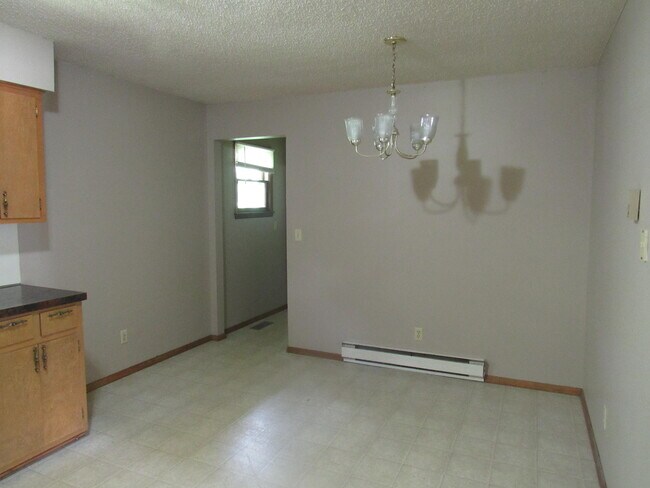 Building Photo - 529 S Olive St