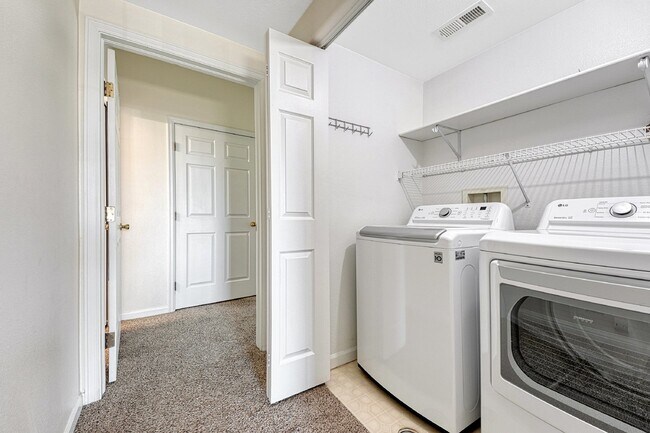 Building Photo - $2,100 - 2-Bed, 2-Bath Condo in Highlands ...