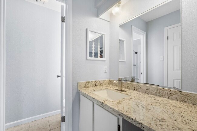 Building Photo - 8611 Sherrywood Dr