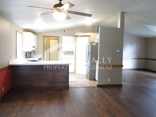 Building Photo - 3 Bedroom 2 Bath Home in Lakebay