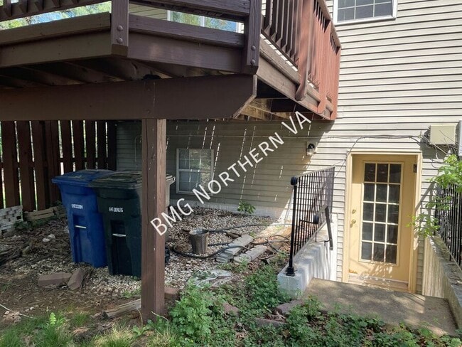 Building Photo - 865 Tall Oaks Square