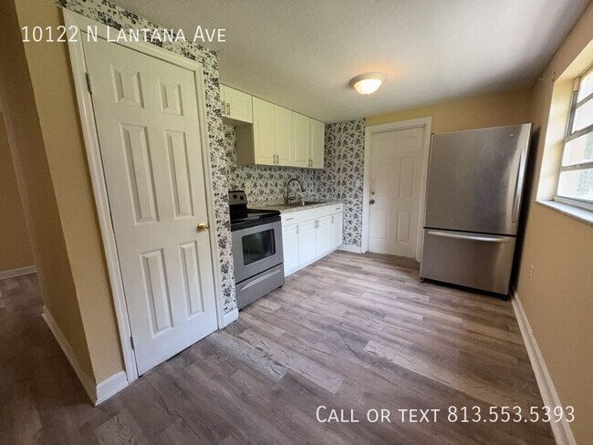 Building Photo - 10122 N Lantana Ave