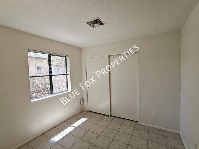 Building Photo - 3318 E Bellevue St