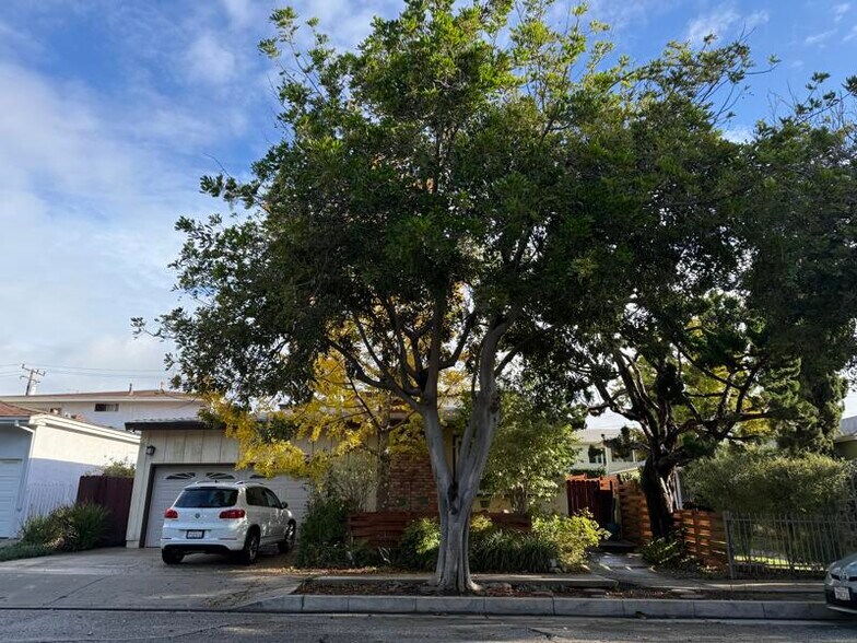 View of building from Princeton - 1533 Princeton St