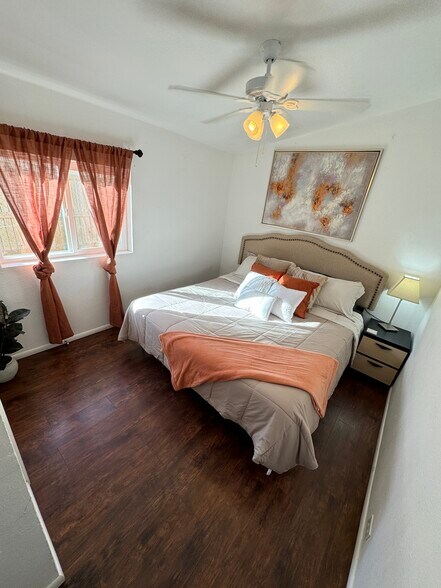King bedroom - 240 S 12th St
