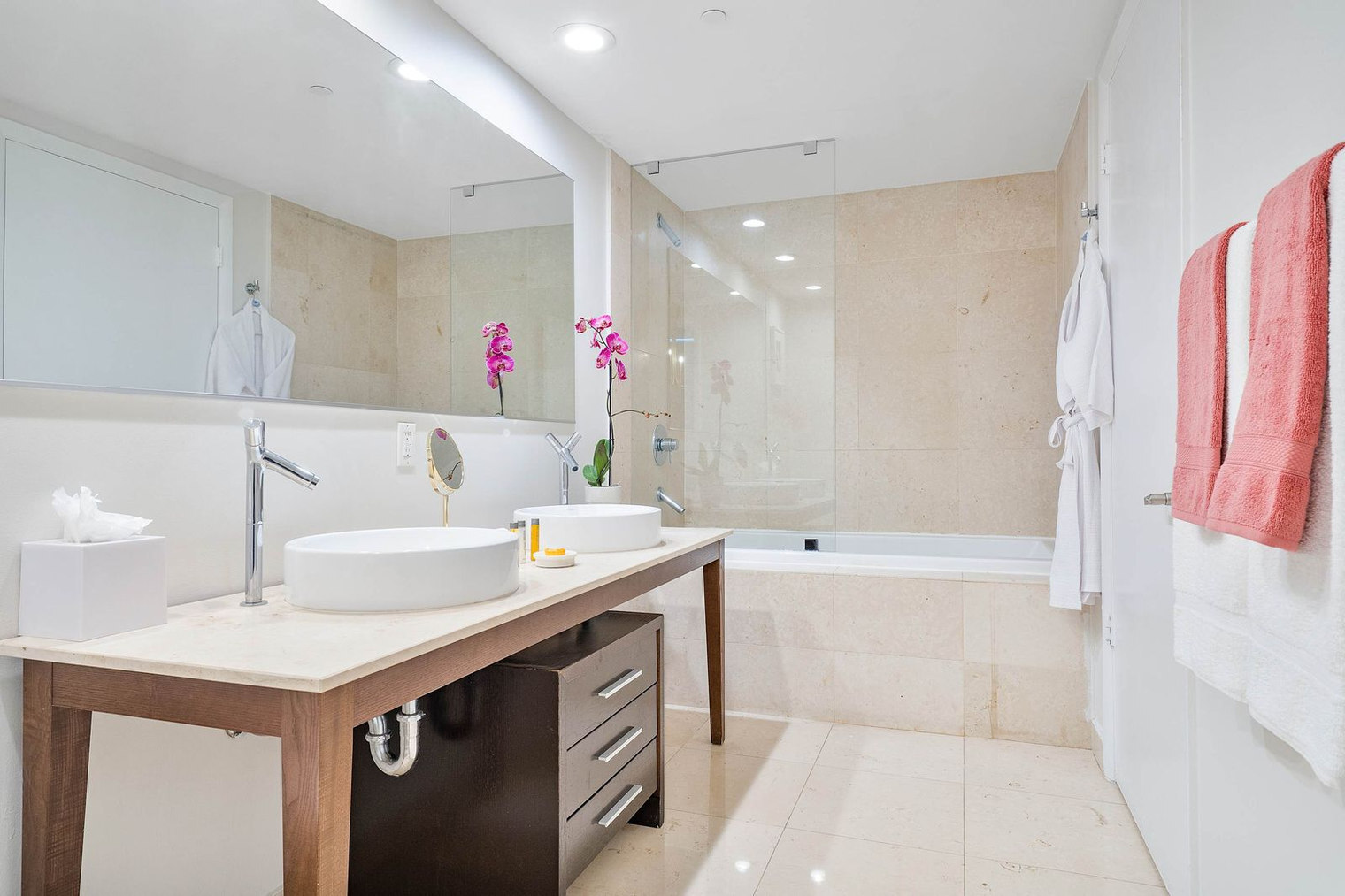 Building Photo - 485 Brickell Ave