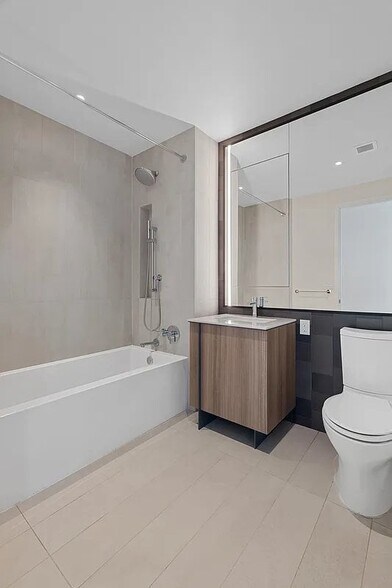 Building Photo - 171 Chrystie St