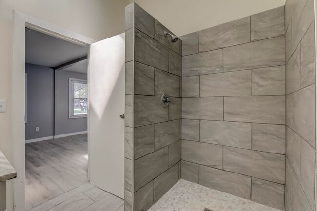 Building Photo - 6020 Mayfair St