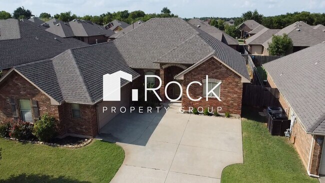 Building Photo - 3 Bedroom, 2 Bath, 2 Car Garage - SELF TOURS AVAILABLE SOON!