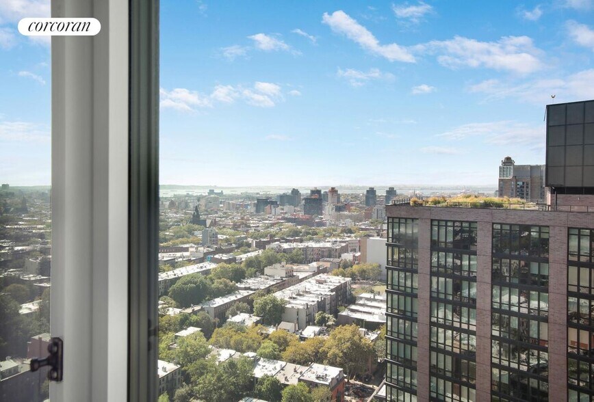 Building Photo - 595 Dean St