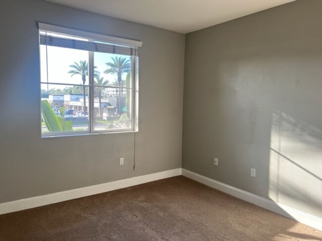 Building Photo - Spacious 2 Bedroom Avenue One Home, Available Now!