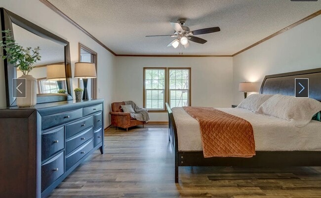 Building Photo - Fairview - 3 bedroom 2 baths - Private living