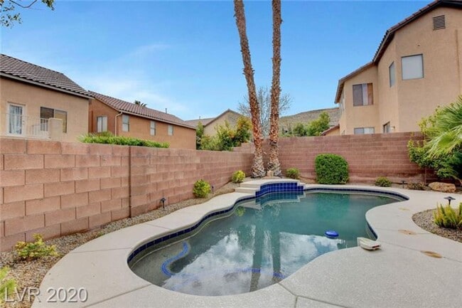 Building Photo - Gorgeous Southern Highlands 3 bedroom + loft and office with a sparkling pool!