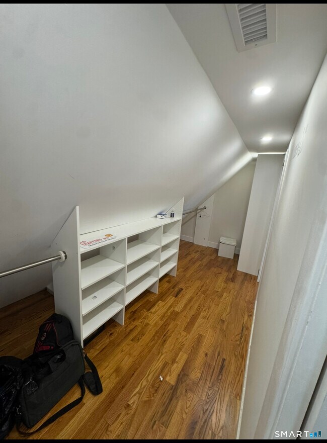 Building Photo - 35 Knapps Hwy