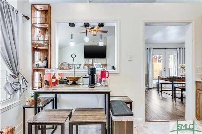 Building Photo - 106 W White Hawthorne Dr