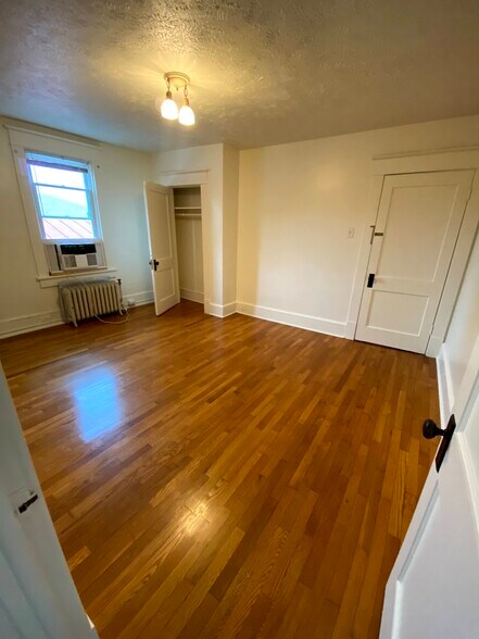 Living/Dining Room - 21 N Braddock St