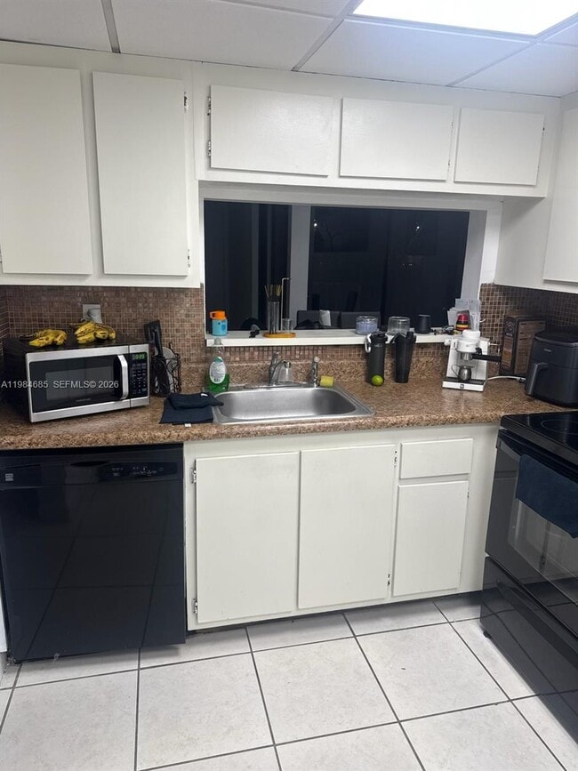 Building Photo - 3561 SW 117th Ave