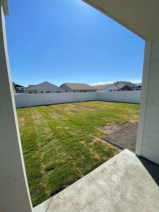 Building Photo - New Construction 3 Bed, 2 Bath House in Sp...