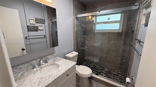 Building Photo - 2115 NE 42nd Ct