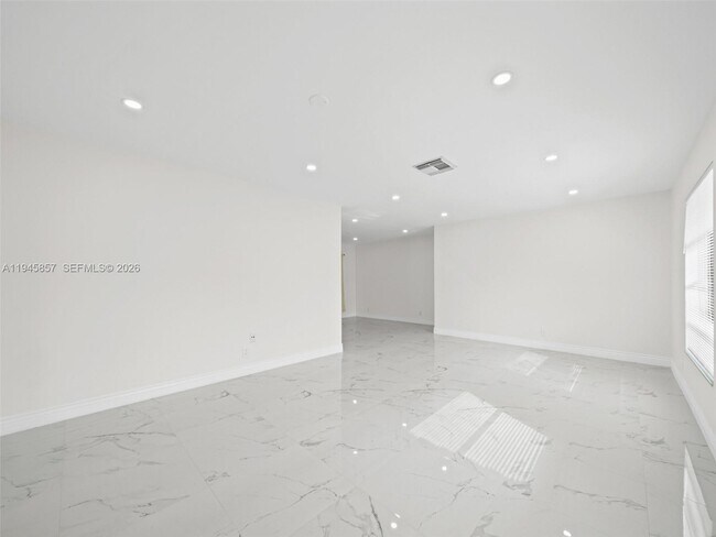 Building Photo - 10251 NW 39th Ct