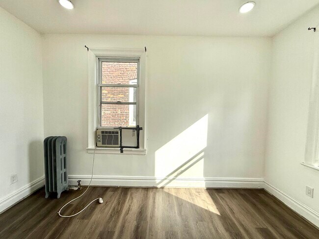 Building Photo - 275 Linden Ave