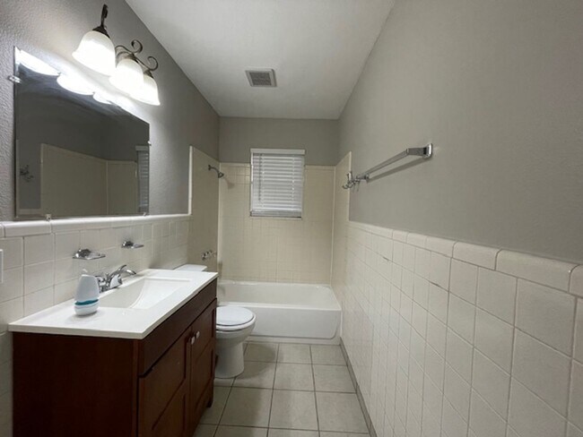 Building Photo - 1329 Harrison Ln