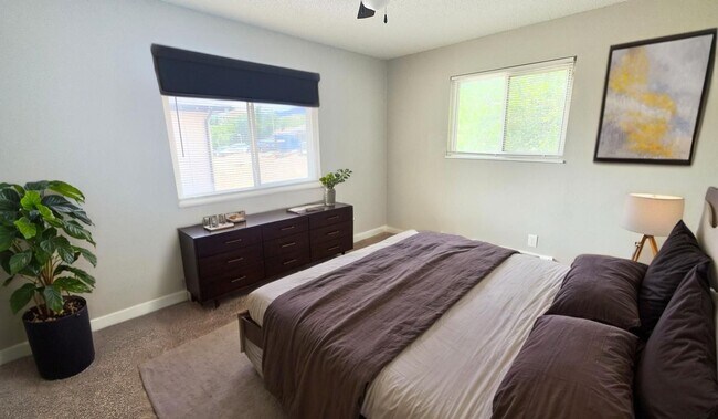 Building Photo - 2915 Straus Ln