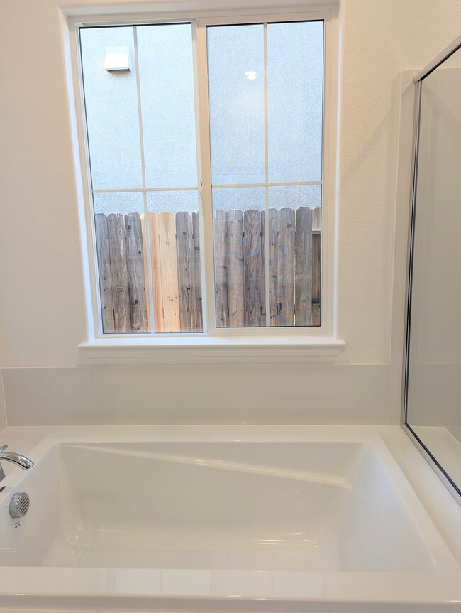 Building Photo - 5069 Brooks Cir
