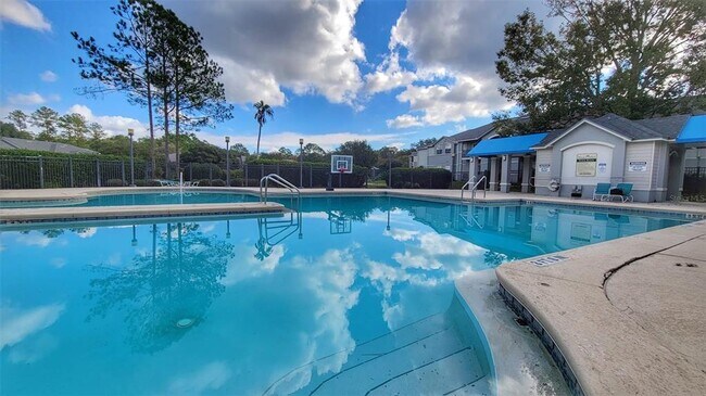 Building Photo - 3705 SW 27th St