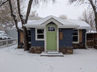 Building Photo - Charming 2-Bed, 1-Bath Cottage Near Old To...