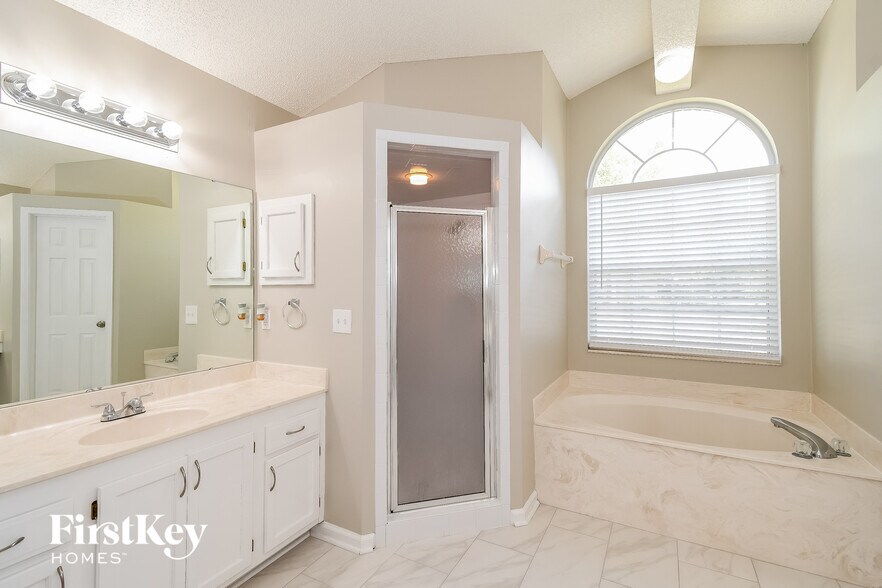 Building Photo - 4630 Pebble Brook Dr
