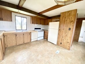 Building Photo - 784 S Sandy Hook Rd