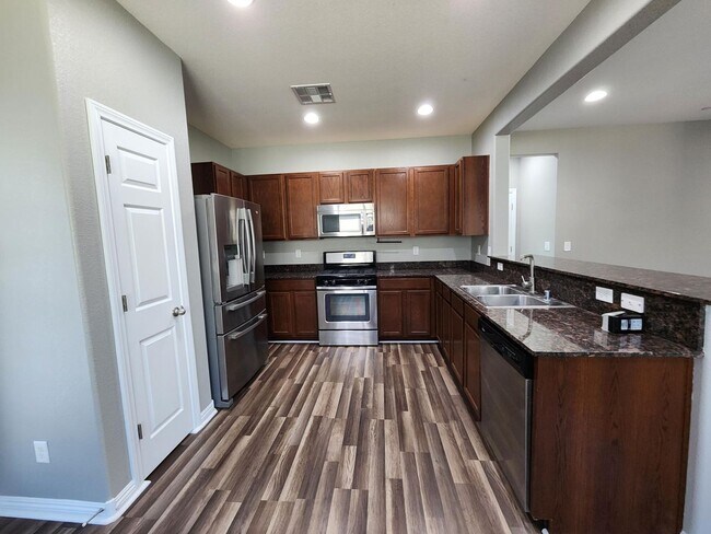 Building Photo - Beautiful Single Story 3 Bedroom close to Cadence