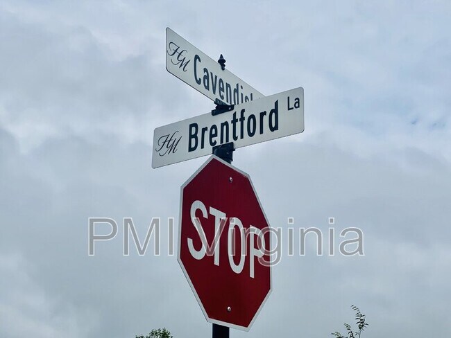 Building Photo - 1909 Brentford Ln