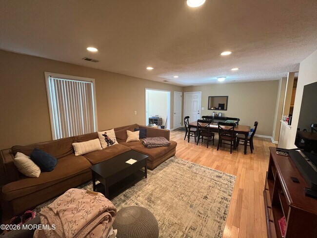 Building Photo - 19 Augusta Ct